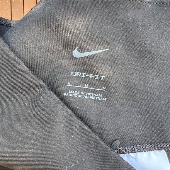 Nike One Women's Mid-Rise Capri Leggings Medium (NEVER WORN) - Picture 5 of 5